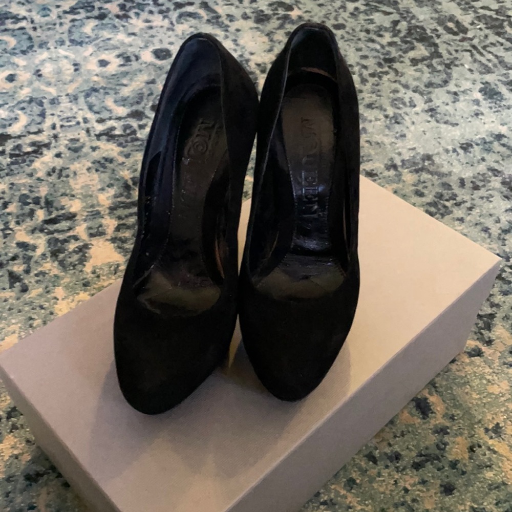 Alexander McQueen Black Suede Curved Heel Pumps